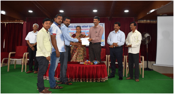 ಅಲೆವೂರು ಸಾರ್ವಜನಿಕ ಗಣೇಶೋತ್ಸವ ಸಮಿತಿಗೆ ಸಾರ್ವಜನಿಕ ಶೌಚಾಲಯ ನಿರ್ಮಾಣಕ್ಕಾಗಿ ಸಂಘದ ವತಿಯಿಂದ ದೇಣಿಗೆಯನ್ನು ನೀಡಲಾಗಿದೆ.